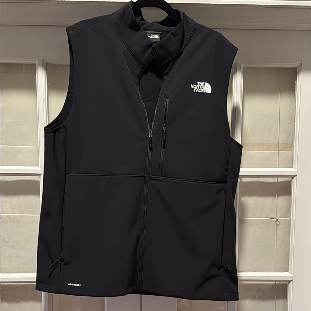 The North Face Men's Black Softshell Vest